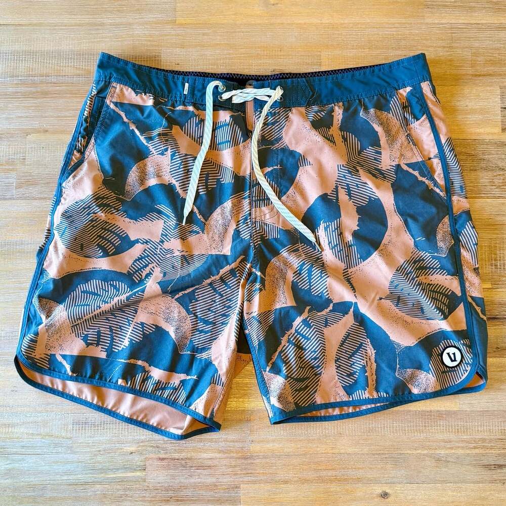 Vuori Cruise Boardshorts Mens 36 Palo Santa Deco Tropical Swim Trunks
